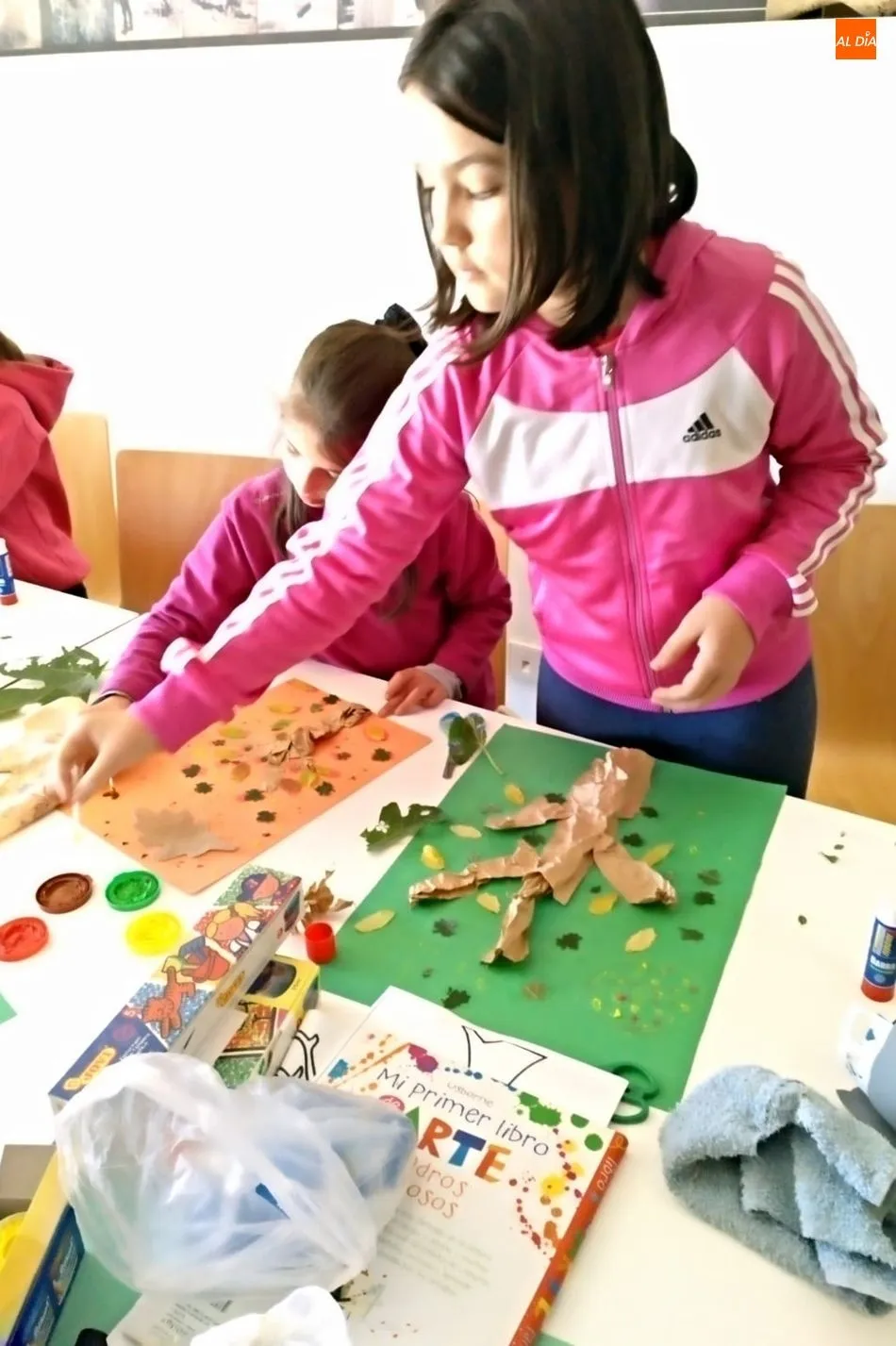 Foto 3 - Los ni&ntilde;os conocen las plantas de oto&ntilde;o de Las Arribes en el taller de la Casa del Parque Torre&oacute;n ...