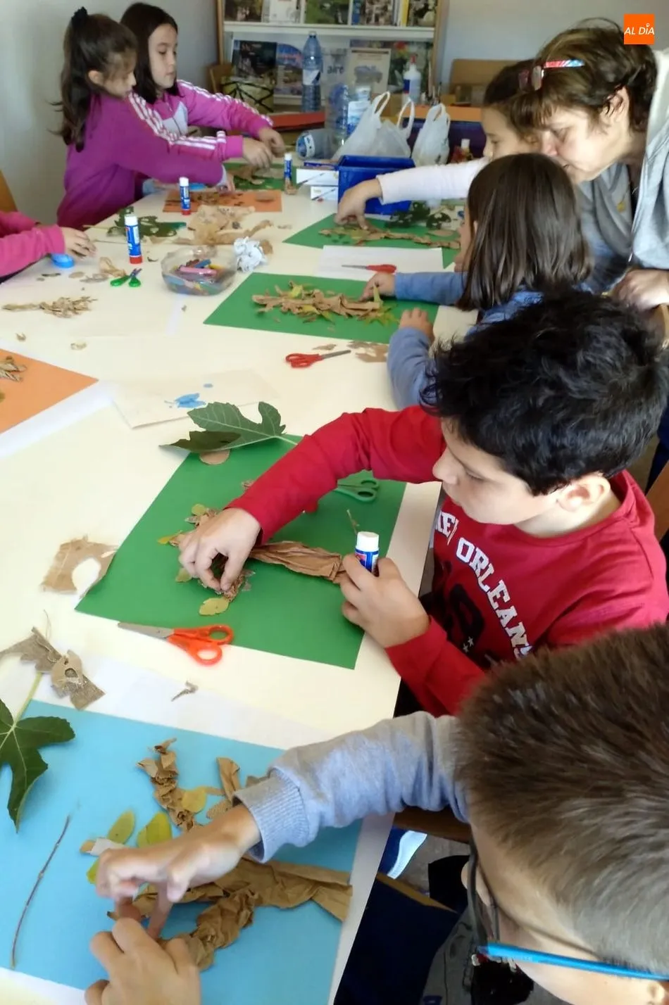 Foto 2 - Los ni&ntilde;os conocen las plantas de oto&ntilde;o de Las Arribes en el taller de la Casa del Parque Torre&oacute;n ...