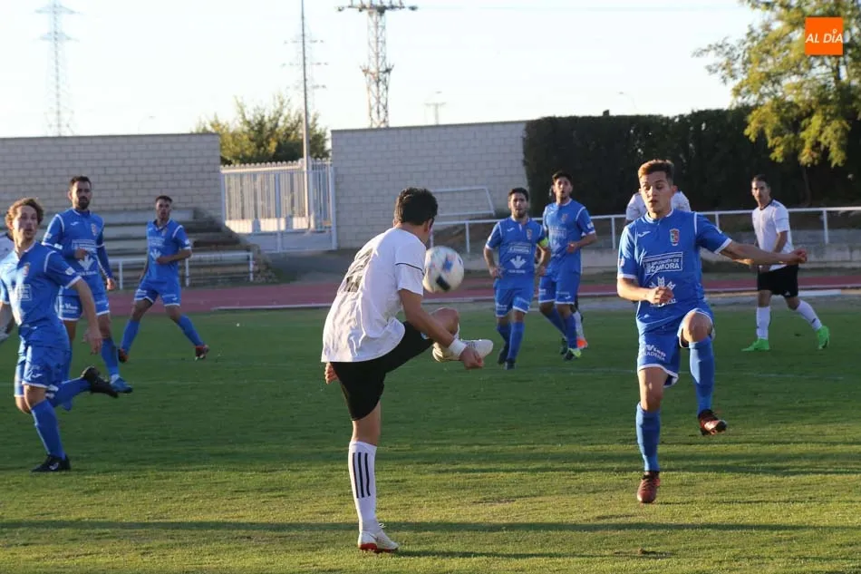 Foto 11 - Contundente goleada del Ribert (4-0) para sumarse al grupo cabecero y empates de B&eacute;jar y Ciudad...