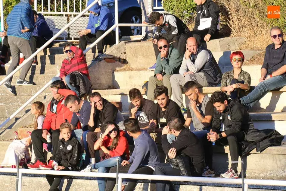 Foto 7 - Contundente goleada del Ribert (4-0) para sumarse al grupo cabecero y empates de B&eacute;jar y Ciudad...