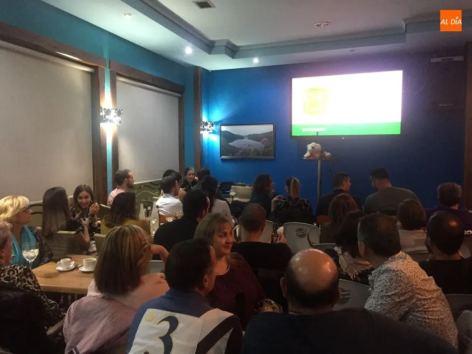 Foto 8 - David C&eacute;sar &lsquo;peta&rsquo; la Cafeter&iacute;a Imperial en la primera actuaci&oacute;n de sus&nbsp;mon&oacute;logos  