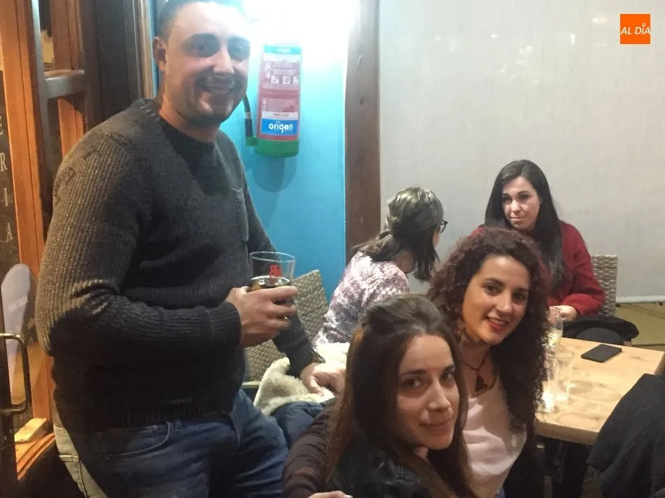 Foto 7 - David C&eacute;sar &lsquo;peta&rsquo; la Cafeter&iacute;a Imperial en la primera actuaci&oacute;n de sus&nbsp;mon&oacute;logos  