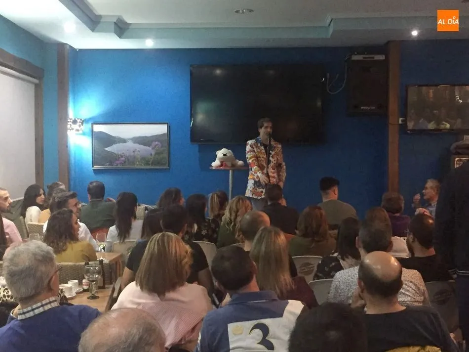 Foto 6 - David C&eacute;sar &lsquo;peta&rsquo; la Cafeter&iacute;a Imperial en la primera actuaci&oacute;n de sus&nbsp;mon&oacute;logos  