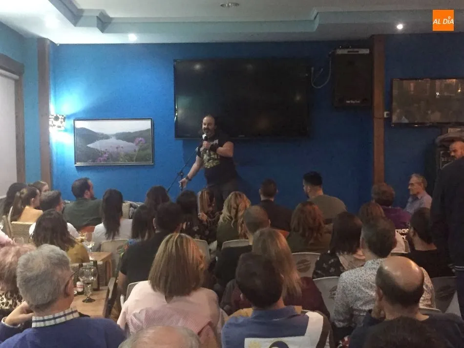 Foto 4 - David C&eacute;sar &lsquo;peta&rsquo; la Cafeter&iacute;a Imperial en la primera actuaci&oacute;n de sus&nbsp;mon&oacute;logos  