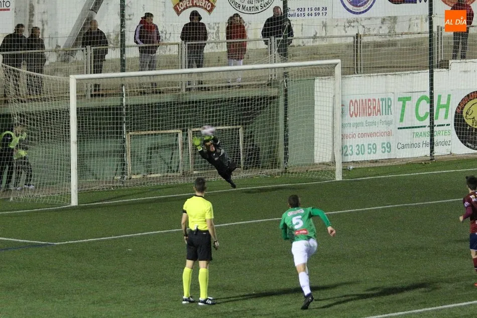 Foto 11 - El CD Guijuelo se endereza ante el Pontevedra y est&aacute; a un punto del cuarto&nbsp;(3-0)