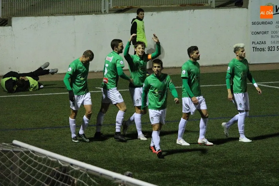 Foto 9 - El CD Guijuelo se endereza ante el Pontevedra y est&aacute; a un punto del cuarto&nbsp;(3-0)