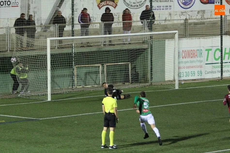 Foto 4 - El CD Guijuelo se endereza ante el Pontevedra y est&aacute; a un punto del cuarto&nbsp;(3-0)