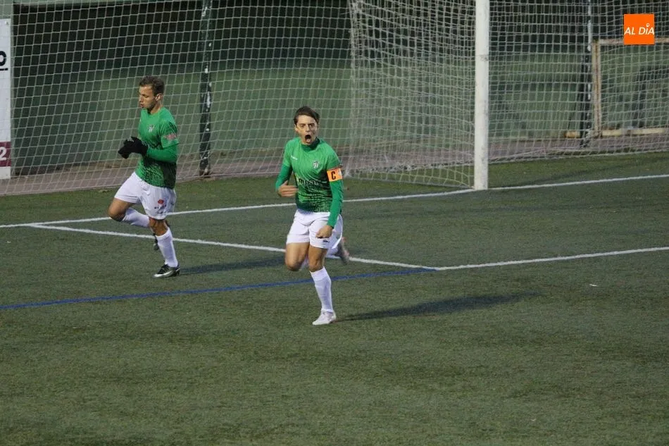Foto 2 - El CD Guijuelo se endereza ante el Pontevedra y est&aacute; a un punto del cuarto&nbsp;(3-0)