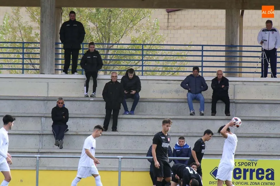 Foto 5 - Contundente goleada del Ribert (4-0) para sumarse al grupo cabecero y empates de B&eacute;jar y Ciudad...