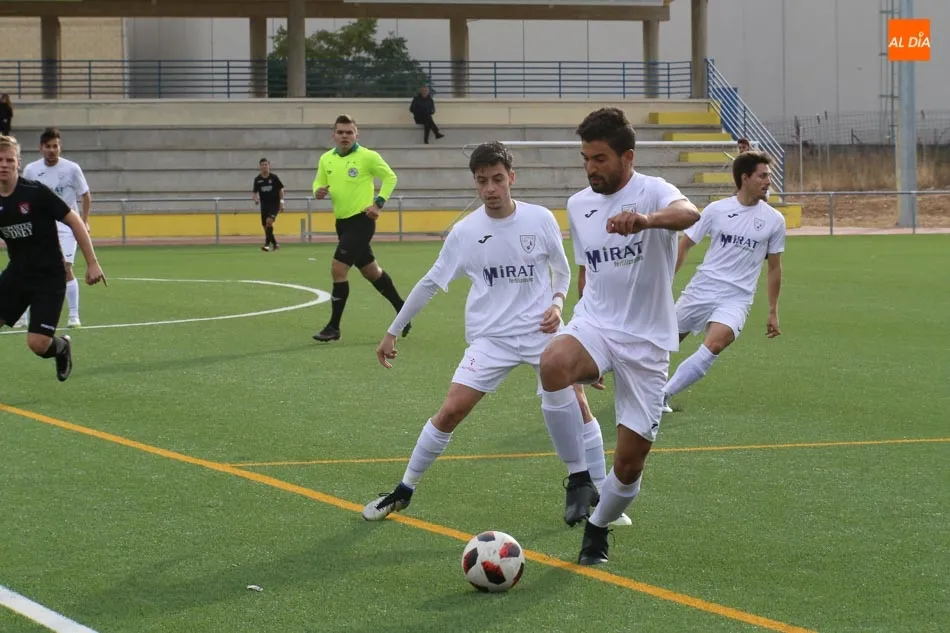 Foto 2 - Contundente goleada del Ribert (4-0) para sumarse al grupo cabecero y empates de B&eacute;jar y Ciudad...