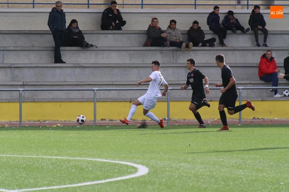 Foto 10 - Contundente goleada del Ribert (4-0) para sumarse al grupo cabecero y empates de B&eacute;jar y Ciudad...