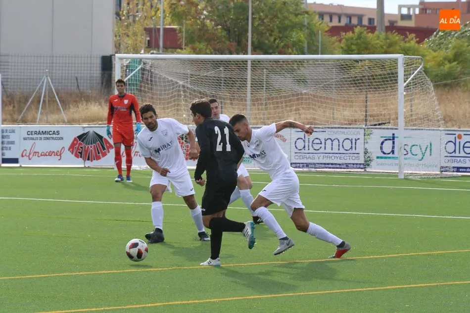 Foto 6 - Contundente goleada del Ribert (4-0) para sumarse al grupo cabecero y empates de B&eacute;jar y Ciudad...