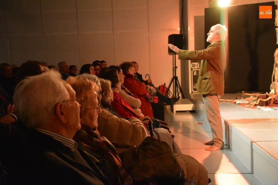 Foto 8 - Teatro del Azar cierra la Feria del Libro Antiguo y de Ocasi&oacute;n con un homenaje a Le&oacute;n Felipe