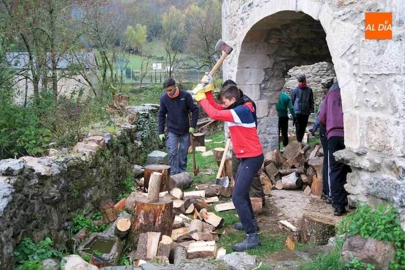 Foto 8 - Alumnos del IES Leonardo Da Vinci participan en el programa &lsquo;Recuperaci&oacute;n de Pueblos...