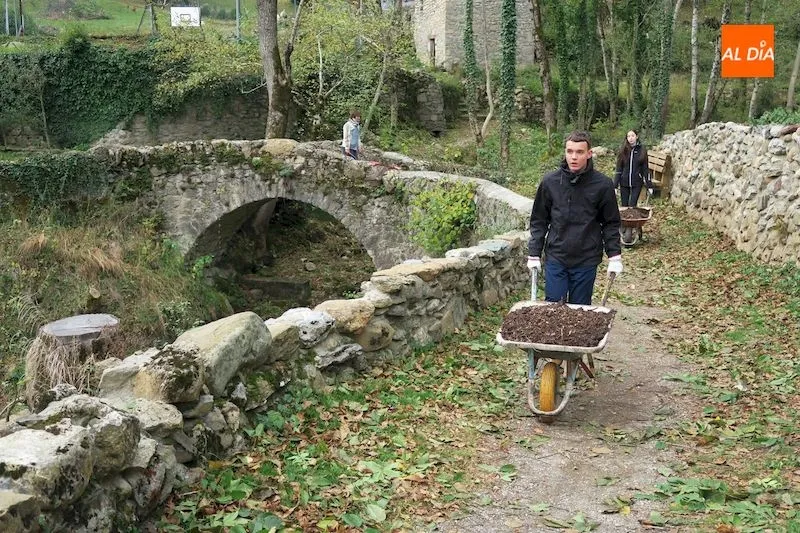 Foto 7 - Alumnos del IES Leonardo Da Vinci participan en el programa &lsquo;Recuperaci&oacute;n de Pueblos...