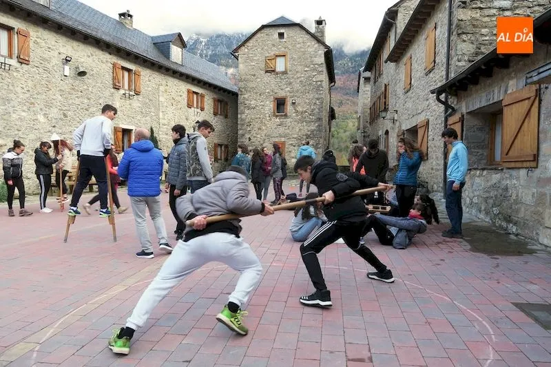 Foto 3 - Alumnos del IES Leonardo Da Vinci participan en el programa &lsquo;Recuperaci&oacute;n de Pueblos...