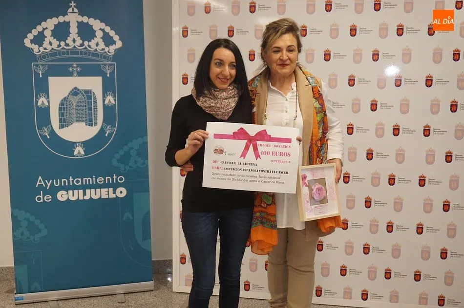 Foto 6 - Ib&eacute;ricos Nuria Mart&iacute;n gana el concurso de escaparates del D&iacute;a Mundial Contra el C&aacute;ncer