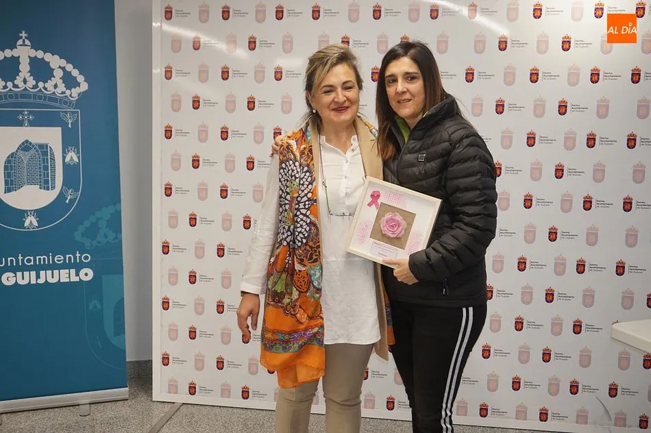 Foto 2 - Ib&eacute;ricos Nuria Mart&iacute;n gana el concurso de escaparates del D&iacute;a Mundial Contra el C&aacute;ncer