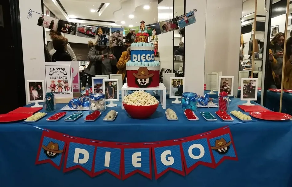 Foto 3 - Diego Manzano recibe una fiesta sorpresa por su 40 cumplea&ntilde;os