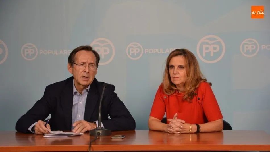 Los senadores Gonzalo Robles y Esther del Brío. Foto: Lydia González