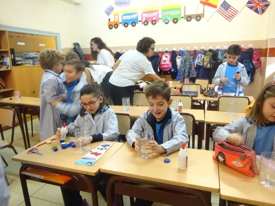 Foto 4 - &lsquo;Del aula al reciclaje creativo&rsquo;, nueva actividad en el Colegio San Juan Bosco  