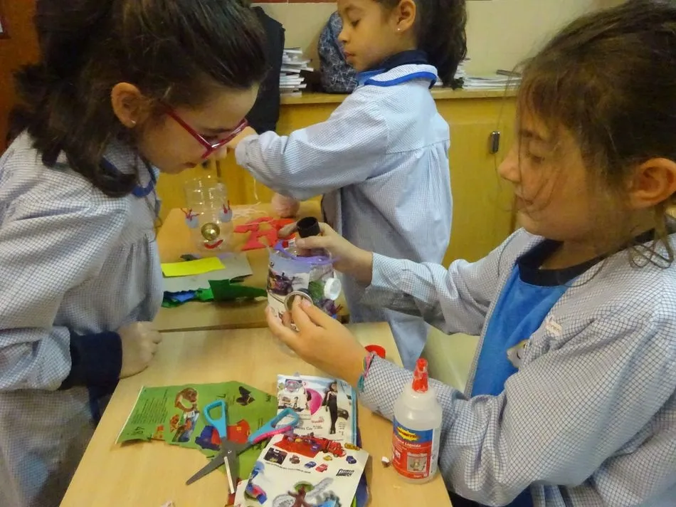 Foto 3 - &lsquo;Del aula al reciclaje creativo&rsquo;, nueva actividad en el Colegio San Juan Bosco  