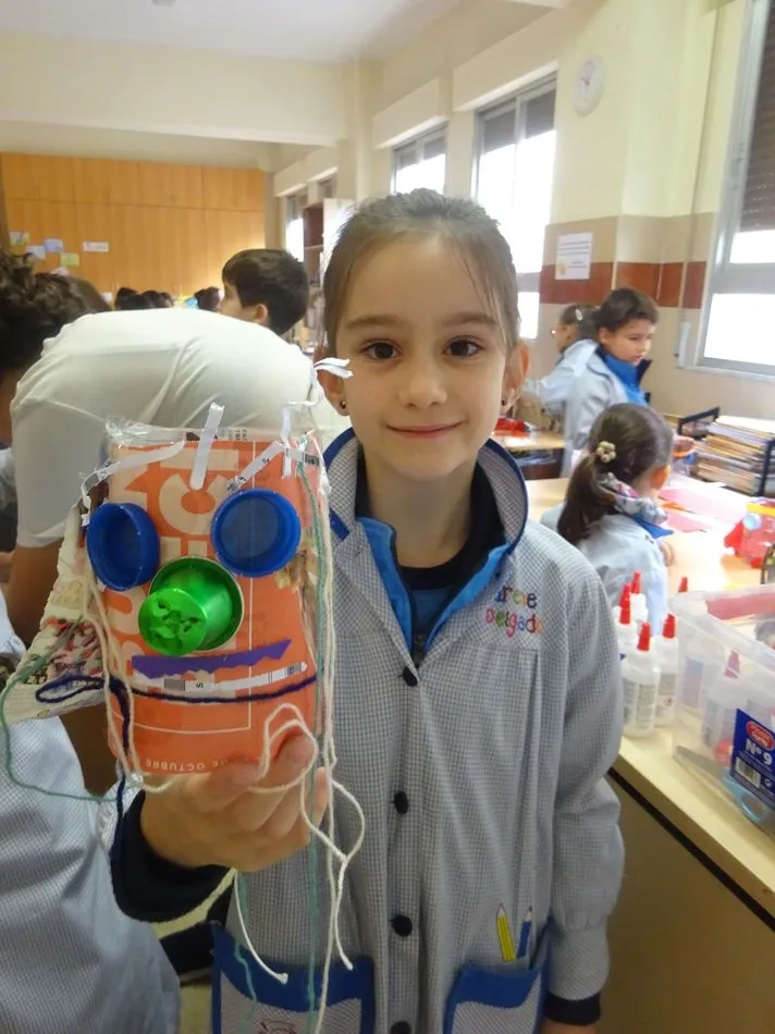 Foto 2 - &lsquo;Del aula al reciclaje creativo&rsquo;, nueva actividad en el Colegio San Juan Bosco  