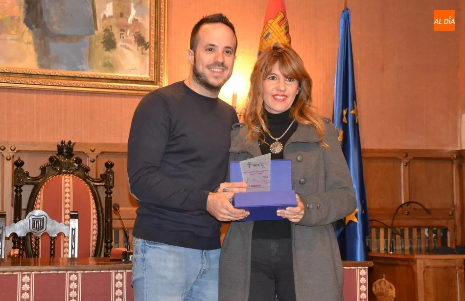 Foto 4 - La AECC hace entrega de los premios de su Concurso de Escaparates  