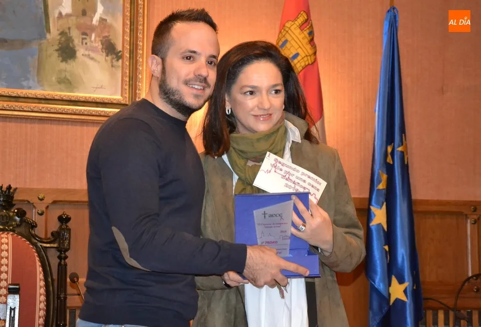 Foto 5 - La AECC hace entrega de los premios de su Concurso de Escaparates  