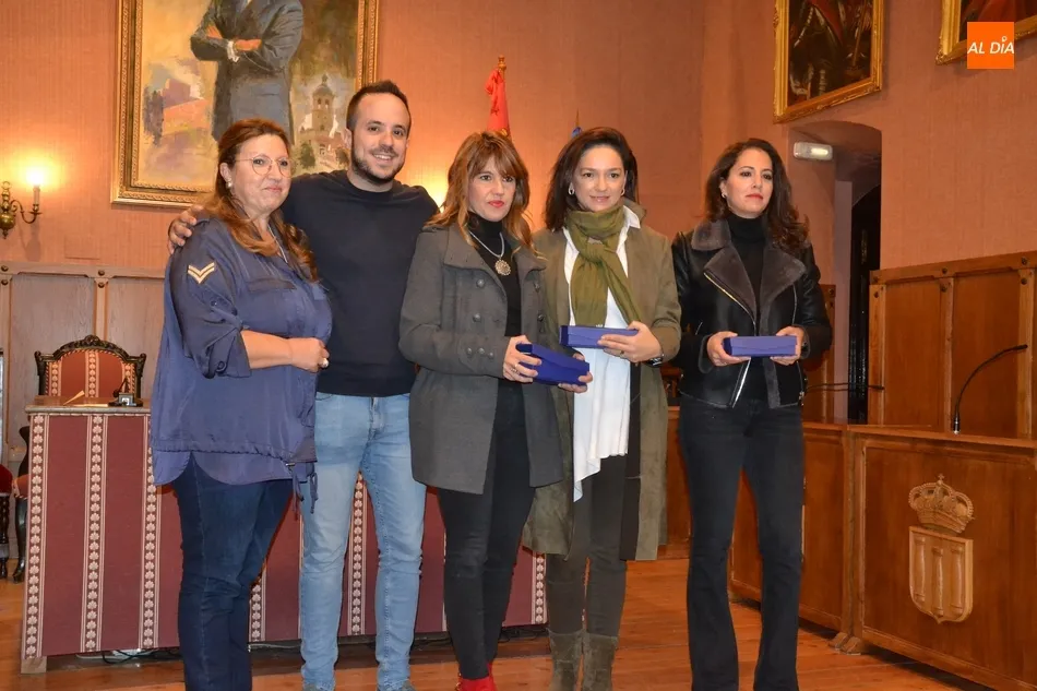Foto 3 - La AECC hace entrega de los premios de su Concurso de Escaparates  