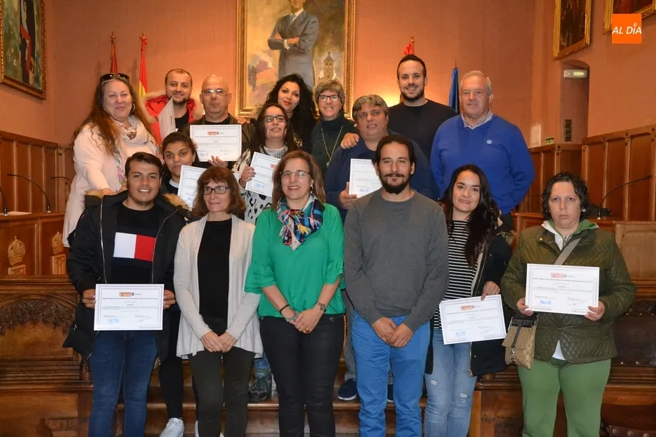 Foto 2 - Una docena de personas completa el curso de formaci&oacute;n en el trabajo con la poblaci&oacute;n gitana  