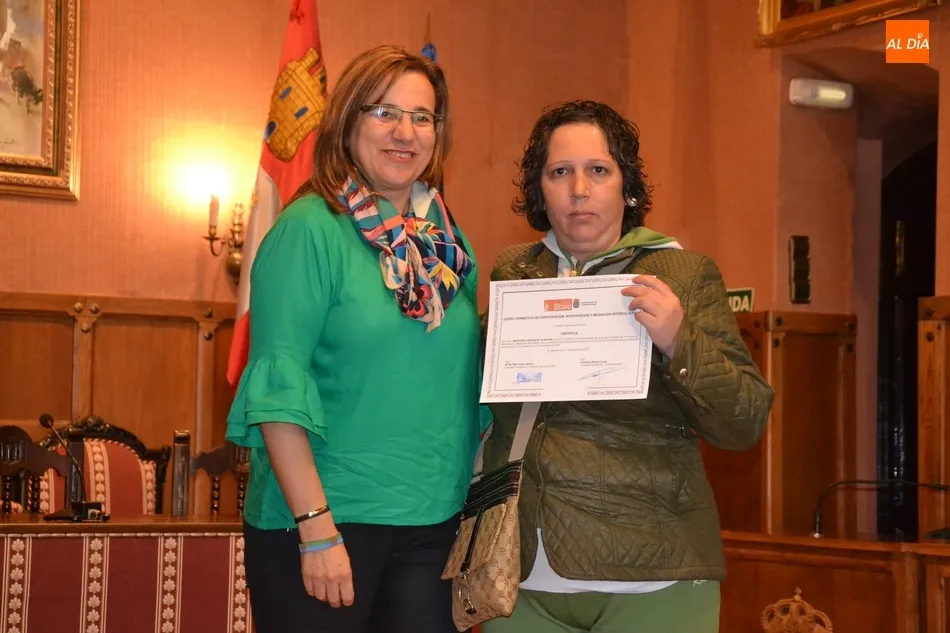 Foto 6 - Una docena de personas completa el curso de formaci&oacute;n en el trabajo con la poblaci&oacute;n gitana  