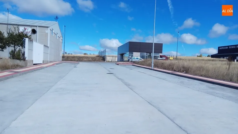 Foto 6 - El final de las obras del pol&iacute;gono, a falta de que Iberdrola instale un transformador  
