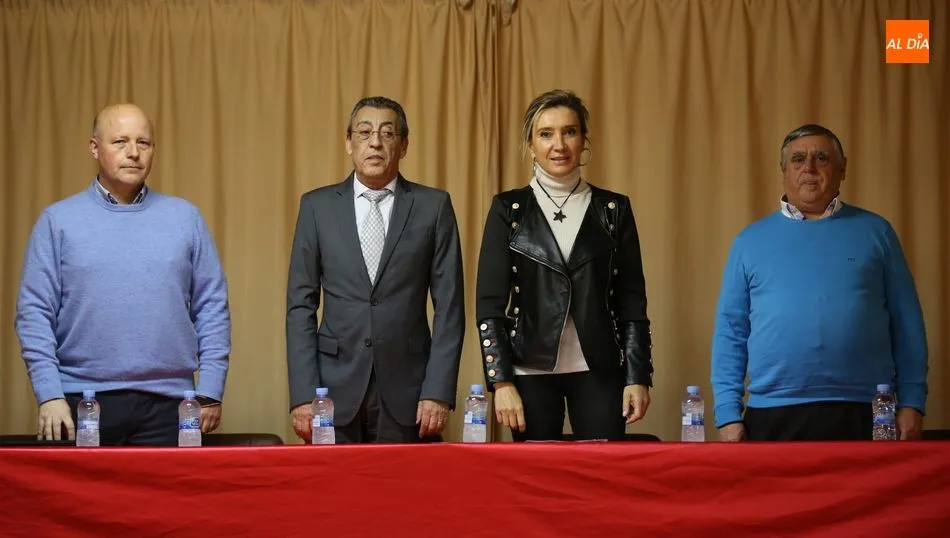 Presentación de los los proyectos de Internet de banda ancha en Aldearrubia. Fotos: Alberto Martín