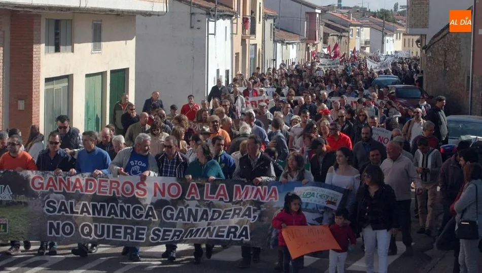 Manifestación contra la mina celebrada hace unas semanas en Vitigudino / SILVESTRE