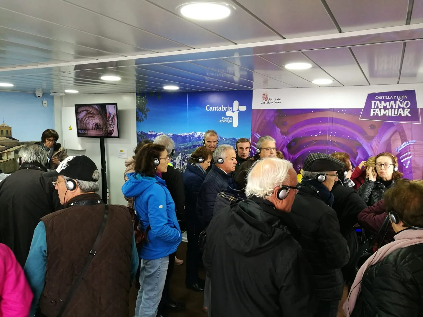 Foto 2 - Medio centenar de personas viaja con la Fundaci&oacute;n a Las Edades del Hombre  
