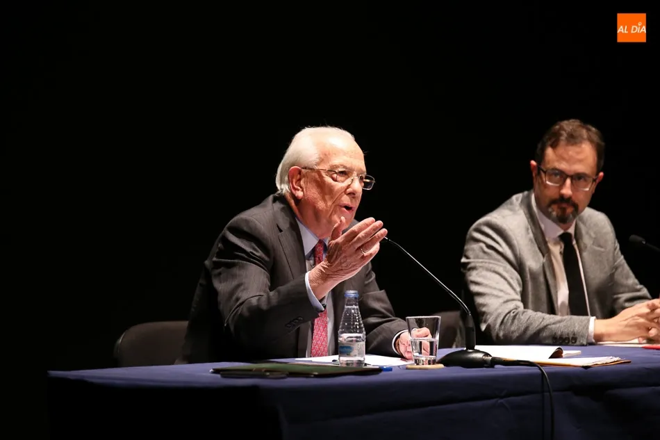 Foto 7 - La crisis social, pol&iacute;tica y jur&iacute;dica desde el punto de vista de Marcelino Oreja&nbsp;y&nbsp;Fernando...