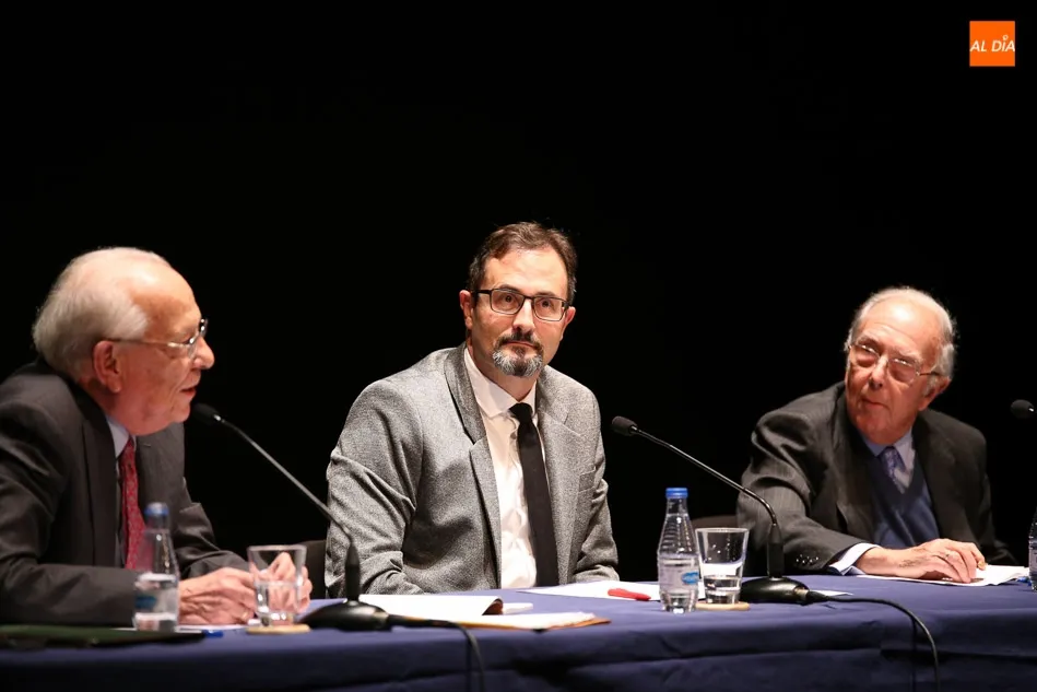 Foto 6 - La crisis social, pol&iacute;tica y jur&iacute;dica desde el punto de vista de Marcelino Oreja&nbsp;y&nbsp;Fernando...