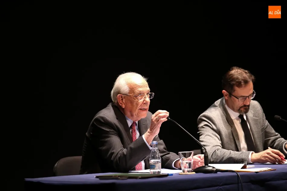 Foto 5 - La crisis social, pol&iacute;tica y jur&iacute;dica desde el punto de vista de Marcelino Oreja&nbsp;y&nbsp;Fernando...