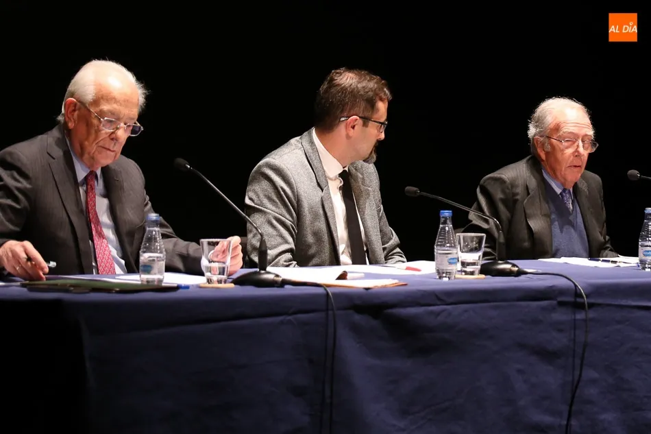 Foto 3 - La crisis social, pol&iacute;tica y jur&iacute;dica desde el punto de vista de Marcelino Oreja&nbsp;y&nbsp;Fernando...
