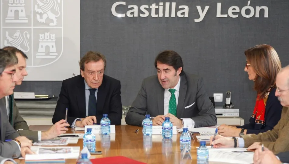 El vicepresidente y consejero de la Presidencia, José Antonio de Santiago-Juárez, ha presidido esta mañana la Comisión de Coordinación Territorial, acompañado por el consejero de Fomento y Medio Ambiente, Juan Carlos Suárez-Quiñones