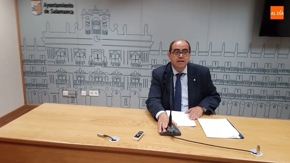 El portavoz popular, Fernando Rodríguez, explica las mociones de su grupo