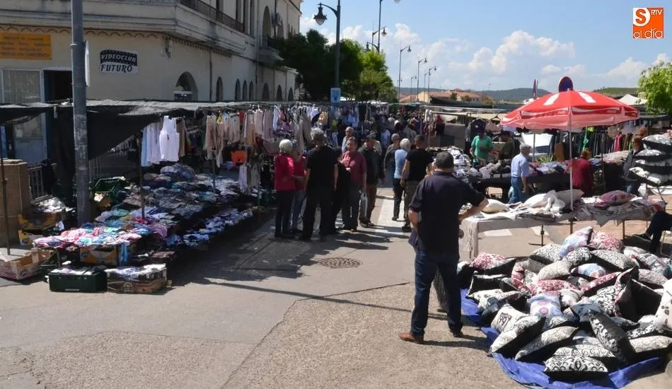 El PP pide que se retire del Orden del Día del Pleno el traslado del mercadillo  
