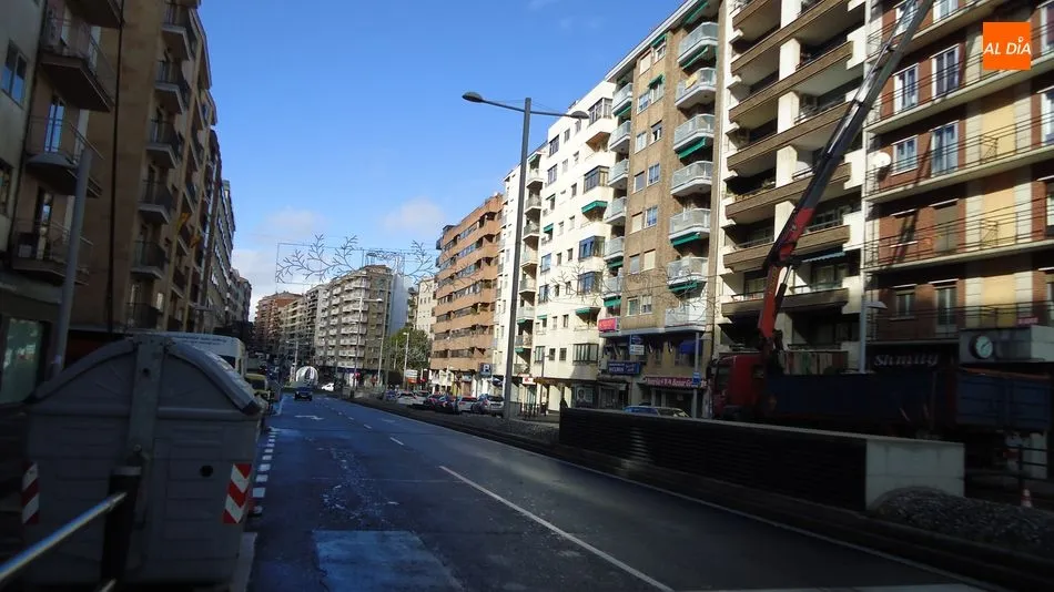 Foto 4 - Las estructuras luminosas de la Navidad ya est&aacute;n instaladas en algunas calles