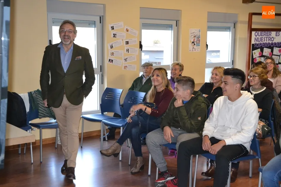 Foto 6 - El doctor Germ&aacute;n Vega da el pistoletazo a las actividades de la VII Semana Diabetol&oacute;gica  