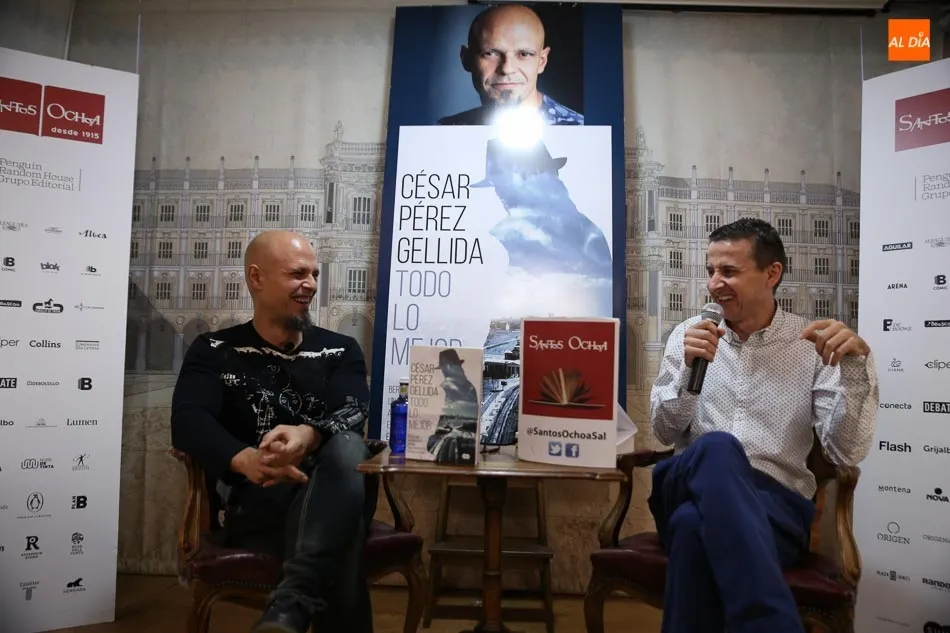 Foto 8 - C&eacute;sar P&eacute;rez Gellida, explosi&oacute;n narrativa en la librer&iacute;a Santos Ochoa  