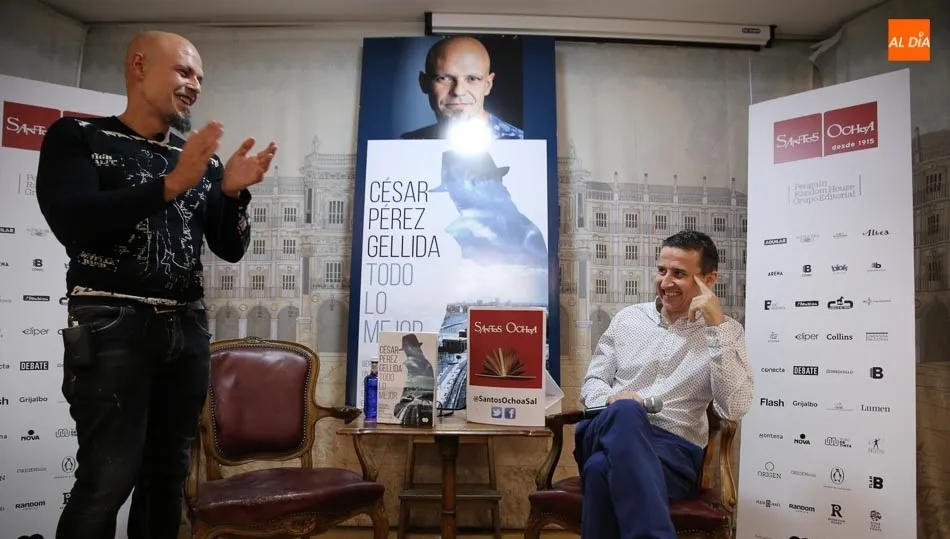Foto 7 - C&eacute;sar P&eacute;rez Gellida, explosi&oacute;n narrativa en la librer&iacute;a Santos Ochoa  