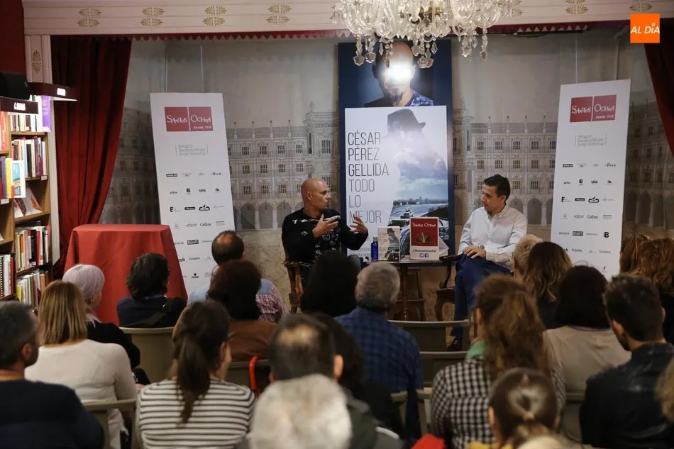 Foto 3 - C&eacute;sar P&eacute;rez Gellida, explosi&oacute;n narrativa en la librer&iacute;a Santos Ochoa  