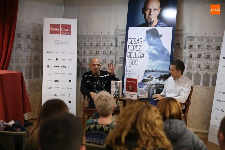 Foto 2 - C&eacute;sar P&eacute;rez Gellida, explosi&oacute;n narrativa en la librer&iacute;a Santos Ochoa  