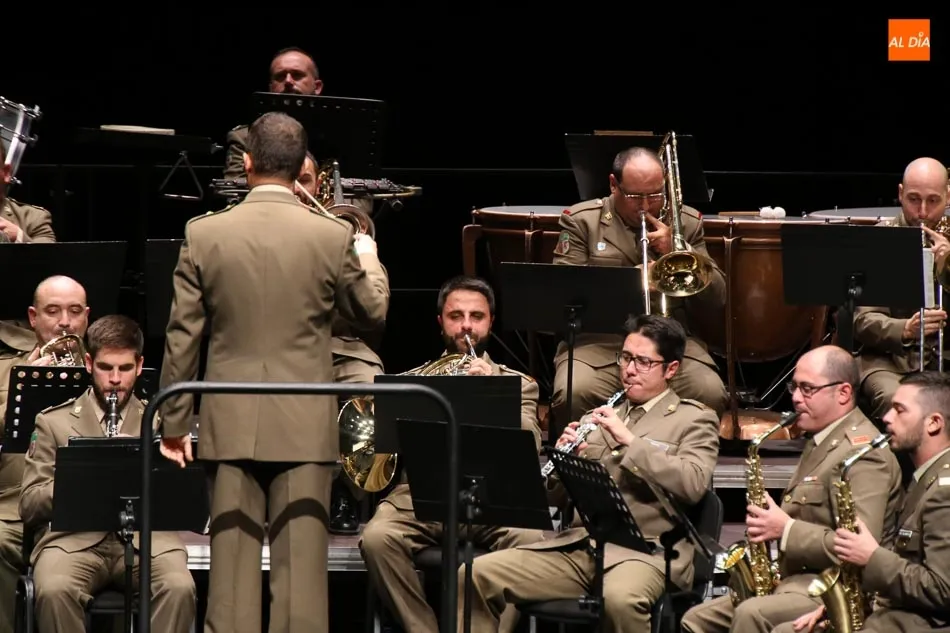 Foto 11 - La banda del Ej&eacute;rcito de Tierra envuelve con su m&uacute;sica el CAEM  